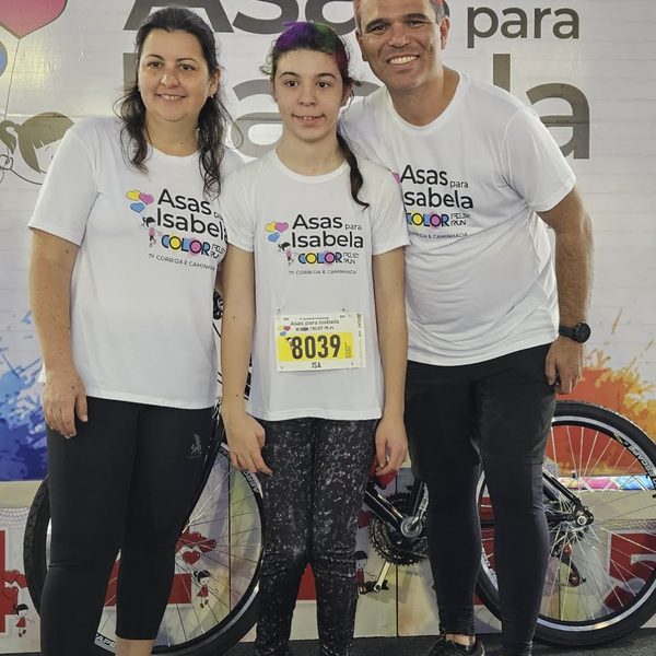 Isabela e os pais na 7ª edição